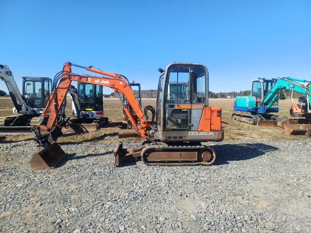 Pel-Job EB25.4/Volvo ec25 kumitelakaivinkone - Image 2