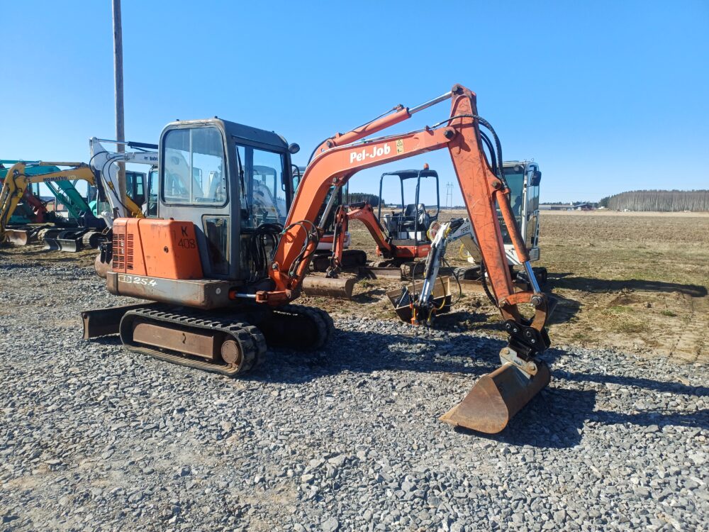 Pel-Job EB25.4/Volvo ec25 kumitelakaivinkone - Image 3
