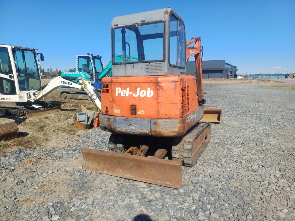 Pel-Job EB25.4/Volvo ec25 kumitelakaivinkone - Image 6